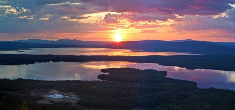 Midnight sun. Image: Tomas Utsi/imagebank.sweden.se